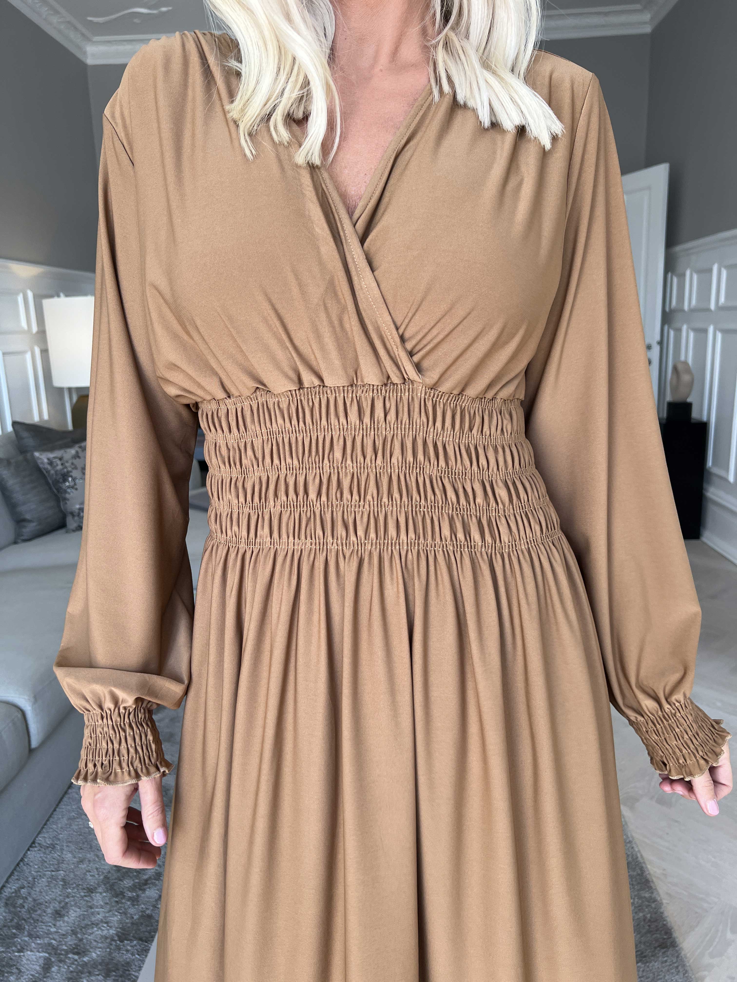 Pams Plain Midi L/S - Elastisk kjole med smock og lange ærmer